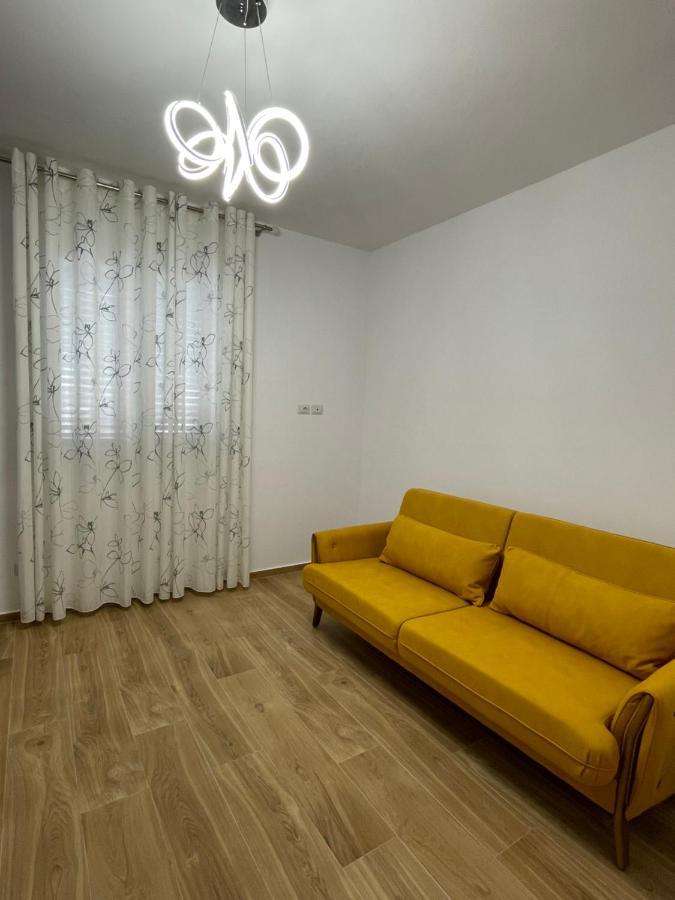 A Casa Di Alice Lägenhet Bashkia e Orikumit Exteriör bild